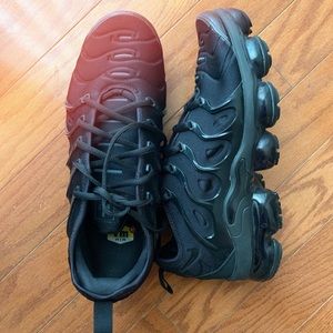 All black Nike Air Vapormax Plus (worn only once!)
